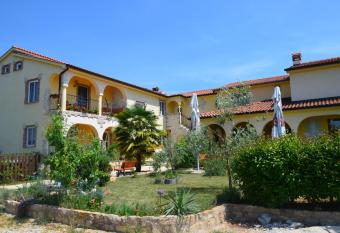 Apartmenthaus Sabine has Balcony rooms