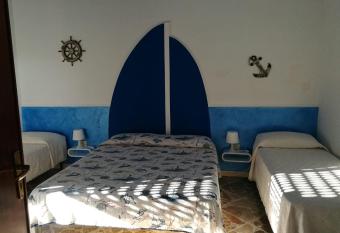 Monolocale Il Fenicottero allows 18 year olds to book a room