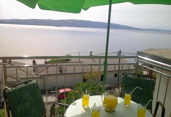 Apartment Matea has Balcony rooms