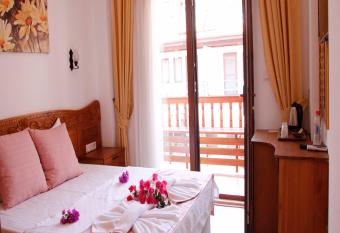 Limon Otel has Balcony rooms