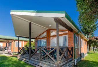 BIG4 Batemans Bay at Easts Riverside Holiday Park has Balcony rooms