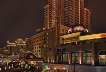 Resort Suites at Bandar Sunway allows 18 year olds to book a room