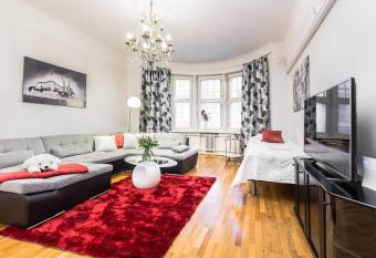 Go Happy Home Apartments has Balcony rooms