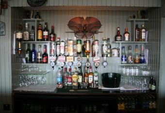 Roundstone House Hotel allows 18 year olds to book a room