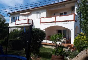 Villa Padovan has Smoking/Balcony rooms