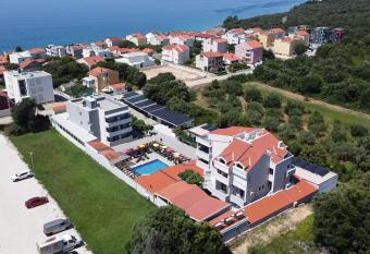 Aparthotel Plat has Balcony rooms