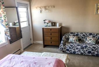 Admiral's Quay Motel & Suites allows 18 year olds to book a room