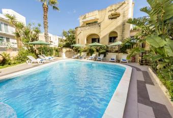 Villa Xemxija allows 18 year olds to book a room