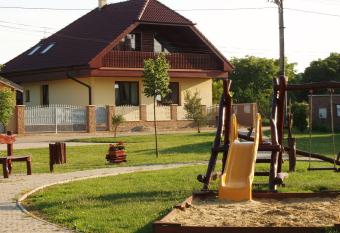 Vilka Relax has Balcony rooms
