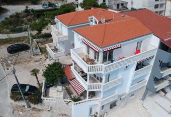 Apartments Gordana has Balcony rooms