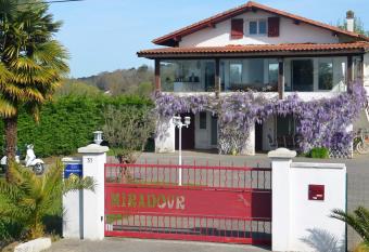 Maison d h  tes MIRADOUR allows 18 year olds to book a room