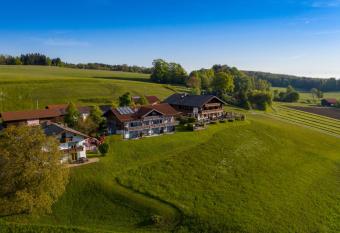 Berg Hotel Weingarten has Balcony rooms