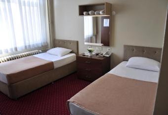 Otel S  nal has Smoking/Balcony rooms