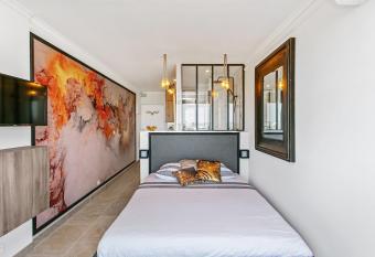 Cap d Agde Studio - Village naturiste has Balcony rooms