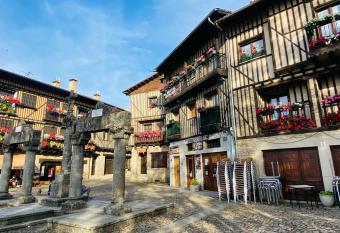 Hostal La Alberca has Balcony rooms