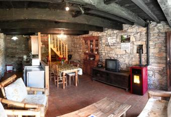 Casa Rural Pandelo has Balcony rooms