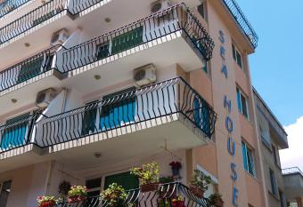 Sea House Guest House has Balcony rooms