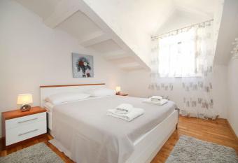 Apartment Vesela allows 18 year olds to book a room