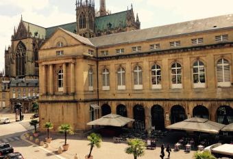 Loft Cath  drale by La Chambre    Cot   allows 18 year olds to book a room
