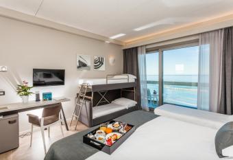 Nautilus Family Hotel allows 18 year olds to book a room