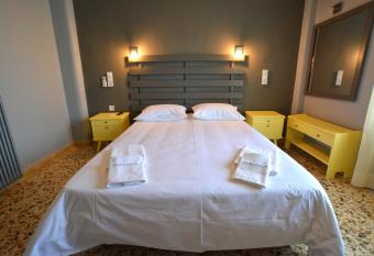 Leonidaion Guesthouse has Balcony rooms