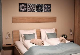 R  cz Vend  gh  z has Balcony rooms