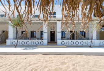 Emily Hotel has Balcony rooms