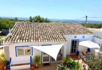 Casa da Aldeia allows 18 year olds to book a room