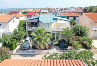 Apartment Plavo Sidro has Balcony rooms