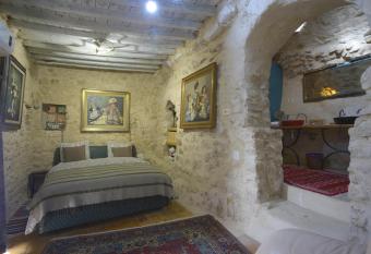 Auberge de Tamezret allows 18 year olds to book a room