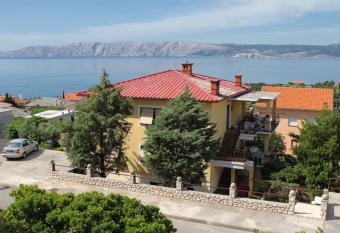 Apartments with a parking space Novi Vinodolski - 2416 has Balcony rooms