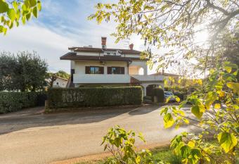 Apartments with a parking space Karigador, Novigrad - 2534 has Balcony rooms