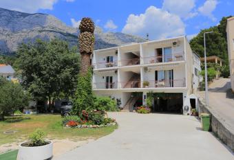 Studio Tucepi 2676a has Smoking/Balcony rooms