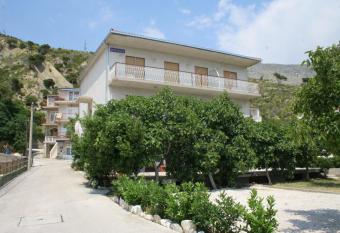 Apartments by the sea Duce, Omis - 2731 has Balcony rooms