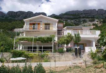 Apartments by the sea Pisak, Omis - 2750 has Balcony rooms