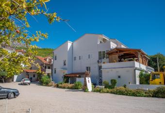 Apartments by the sea Sumpetar, Omis - 2808 has Balcony rooms