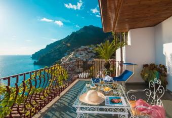 Hotel Eden Roc has Balcony rooms