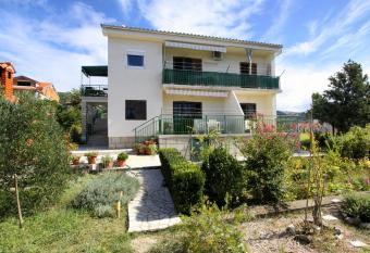 Apartments by the sea Banjol, Rab - 4965 has Balcony rooms