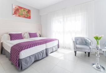 Hotel Diamante allows 18 year olds to book a room