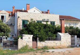 Triple Room Supetar 5658b has Balcony rooms