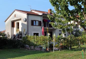 Apartments with a parking space Umag - 7109 has Balcony rooms