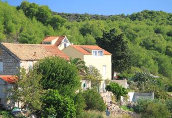 Apartments with a parking space Rukavac, Vis - 8851 has Balcony rooms