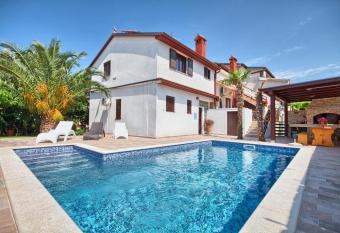 Villa Kascuni has Balcony rooms