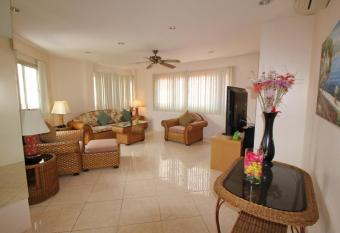 BUTTERFLY GARDEN BOUTIQUE RESIDENCES Apts and villas, A Lifestyle Destination Ex Lg 1-3 bedroom units , Full kitchen, 2 Full bathrooms, Rain shower, Spa bath, FREE BBQ, Free fast fiber optic WIFI, Staff 24-7 has Balcony rooms