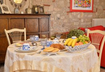 B&b Corte Giare allows 18 year olds to book a room