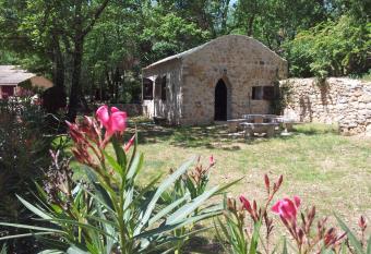 Le Donjon des Combes et son Spa allows 18 year olds to book a room