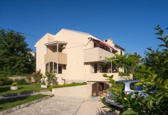 Apartments Ivanka Dujmovi   has Smoking/Balcony rooms