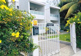 Les Gentilhommieres Guest House has Balcony rooms