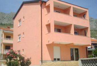 Apartments Maki has Balcony rooms