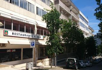 Residencial S. Gi  o allows 18 year olds to book a room